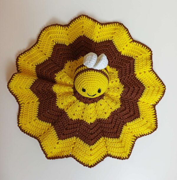 Bee baby cuddle blanket set - Image 4